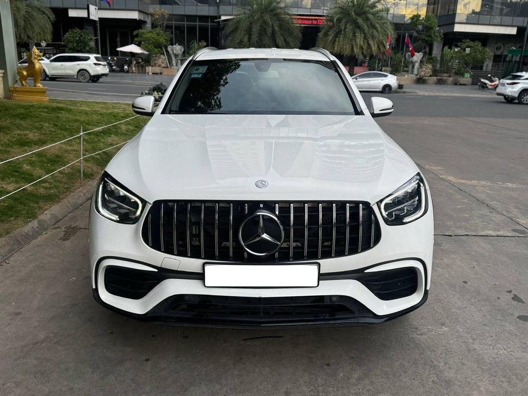 Mercedes-Benz GLC300 2022forrent