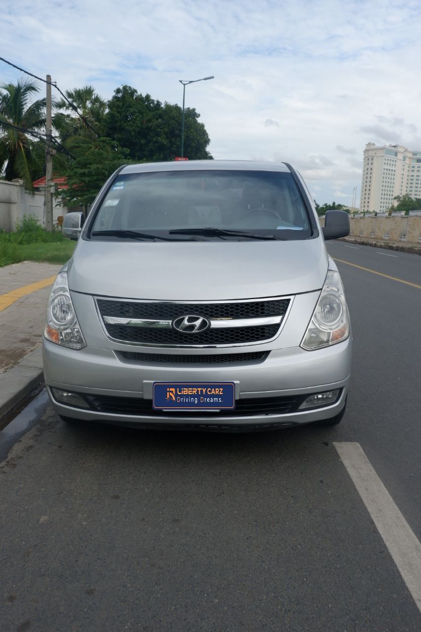 现代 Starex 2008forrent