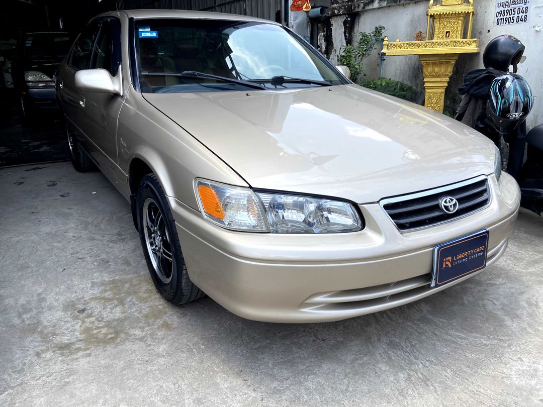 តូយ៉ូតា Camry Le 2000forsale