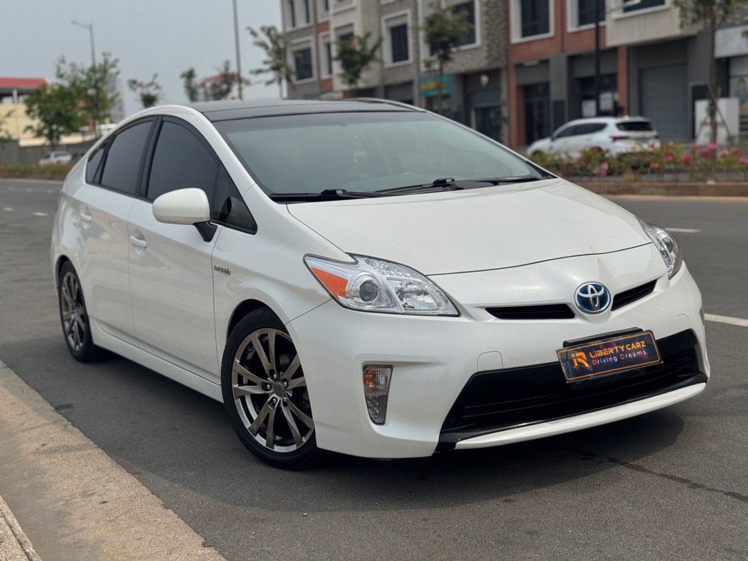 តូយ៉ូតា Prius 2013forsale