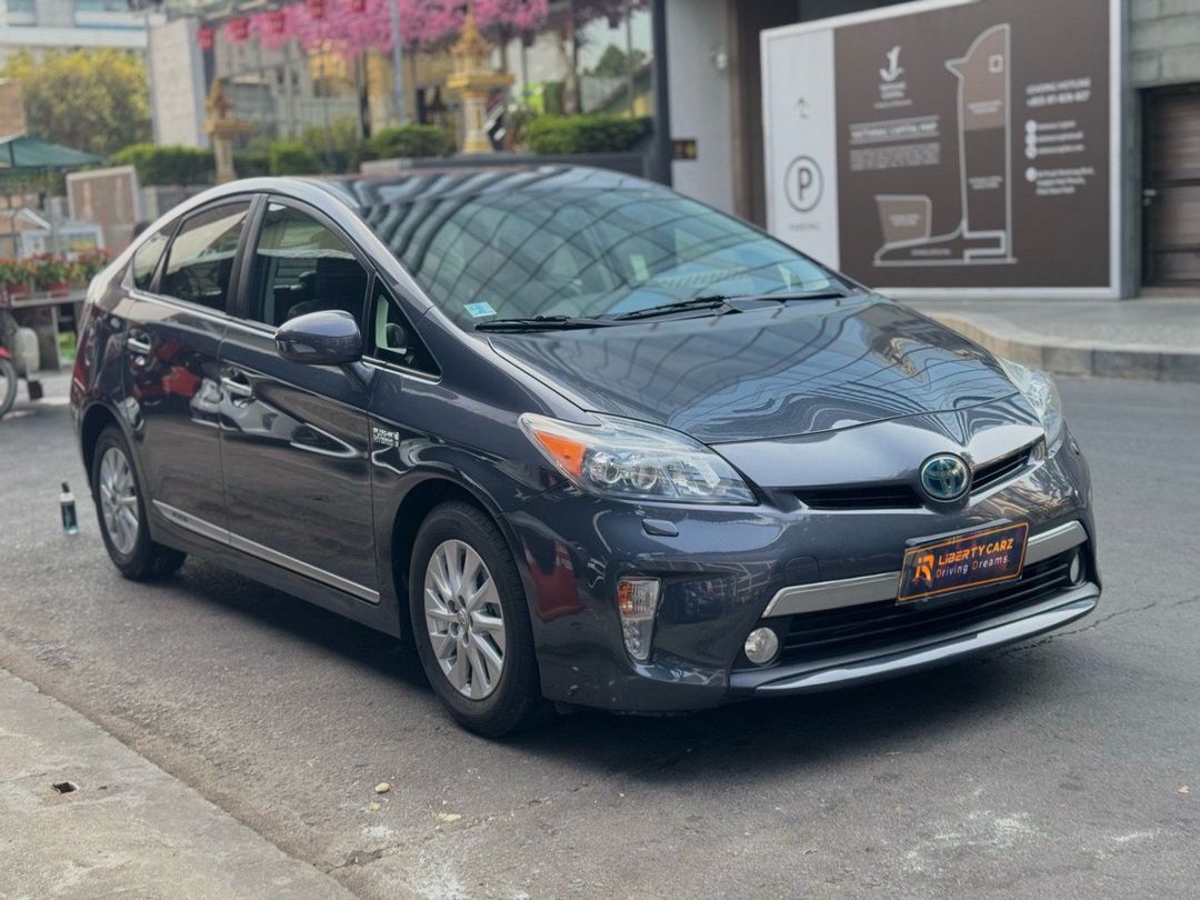 តូយ៉ូតា Prius Plug In 2012forsale