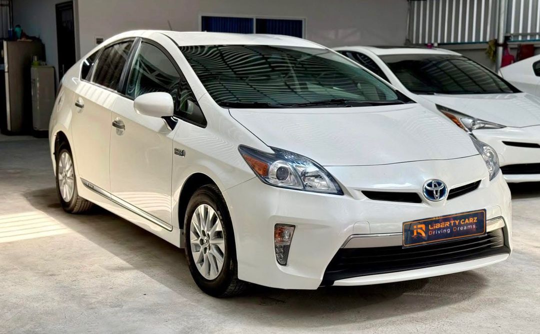 តូយ៉ូតា Prius Plug In 2013forsale