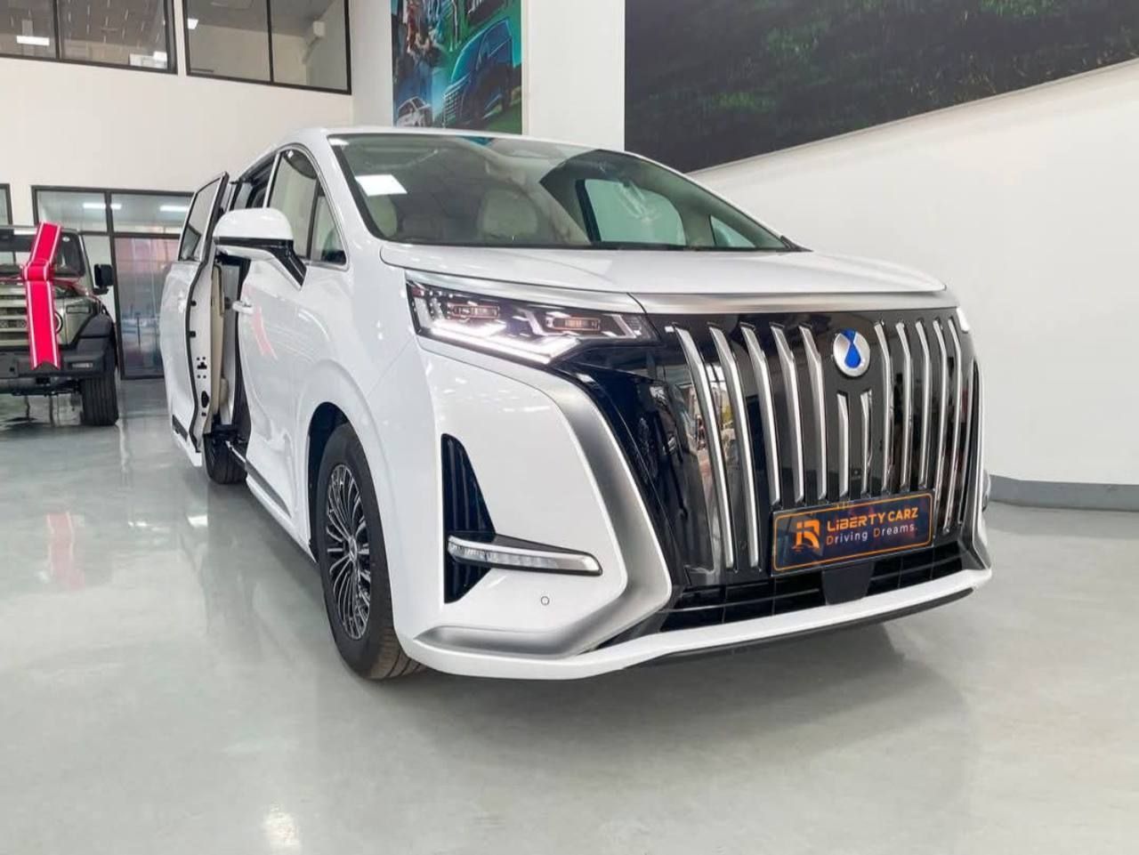 DENZA D9 DM-i 2025