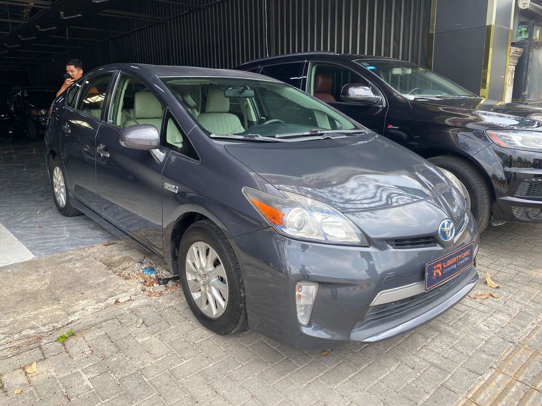 តូយ៉ូតា Prius Plug In 2014forsale
