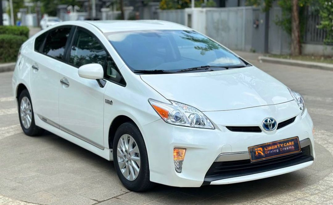 តូយ៉ូតា Prius Plug In 2013forsale