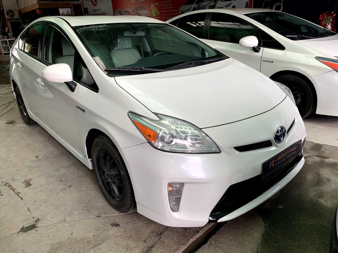 តូយ៉ូតា Prius 2013forsale