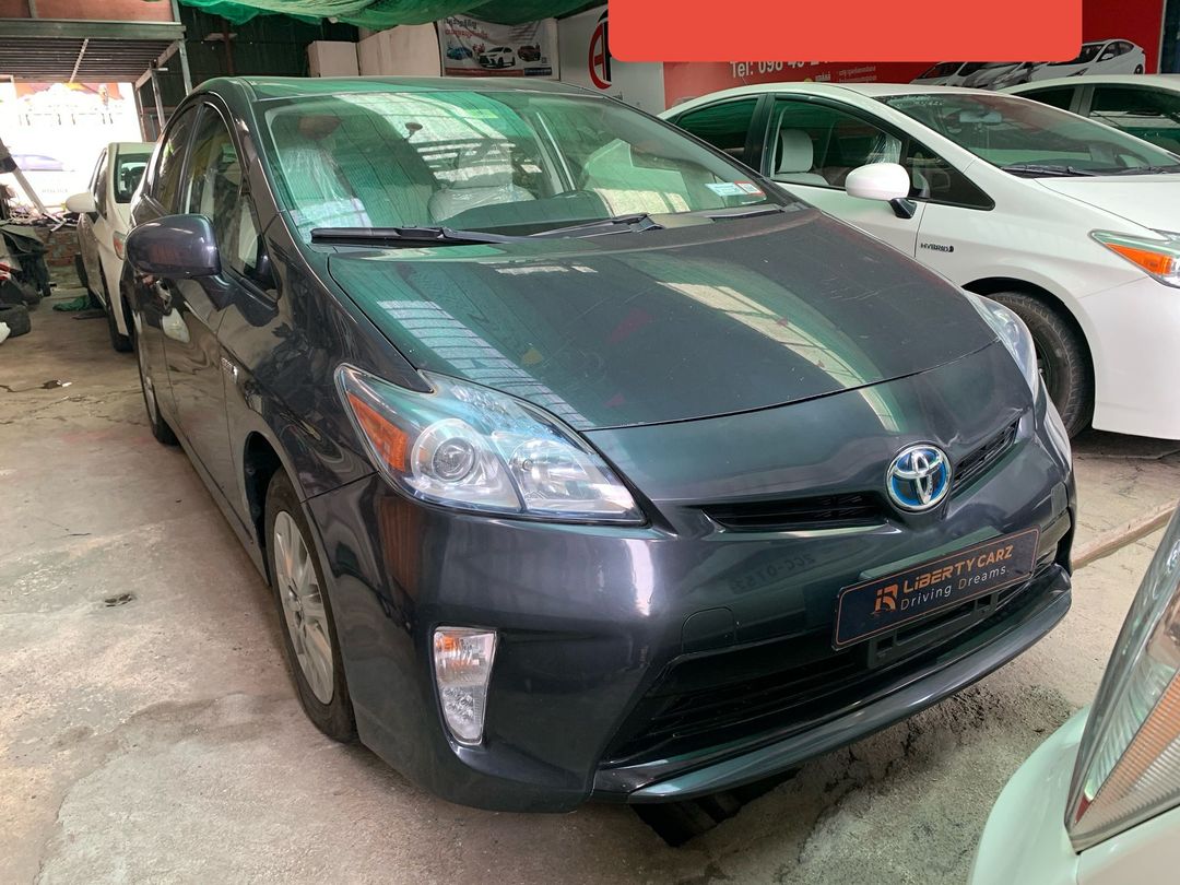 តូយ៉ូតា Prius Plug In 2013forsale