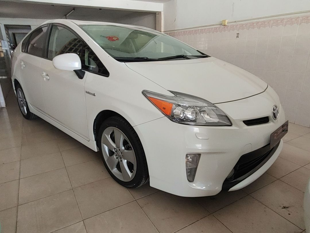 តូយ៉ូតា Prius 2013forsale