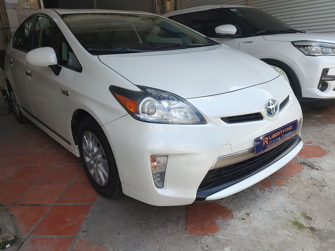 តូយ៉ូតា Prius Plug In 2013forsale