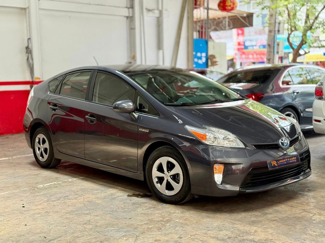 តូយ៉ូតា Prius 2014forsale