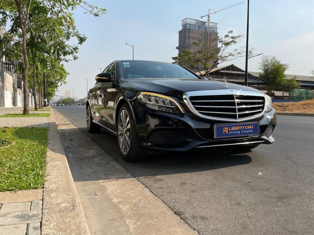 Mercedes-Benz C300 2015forrent