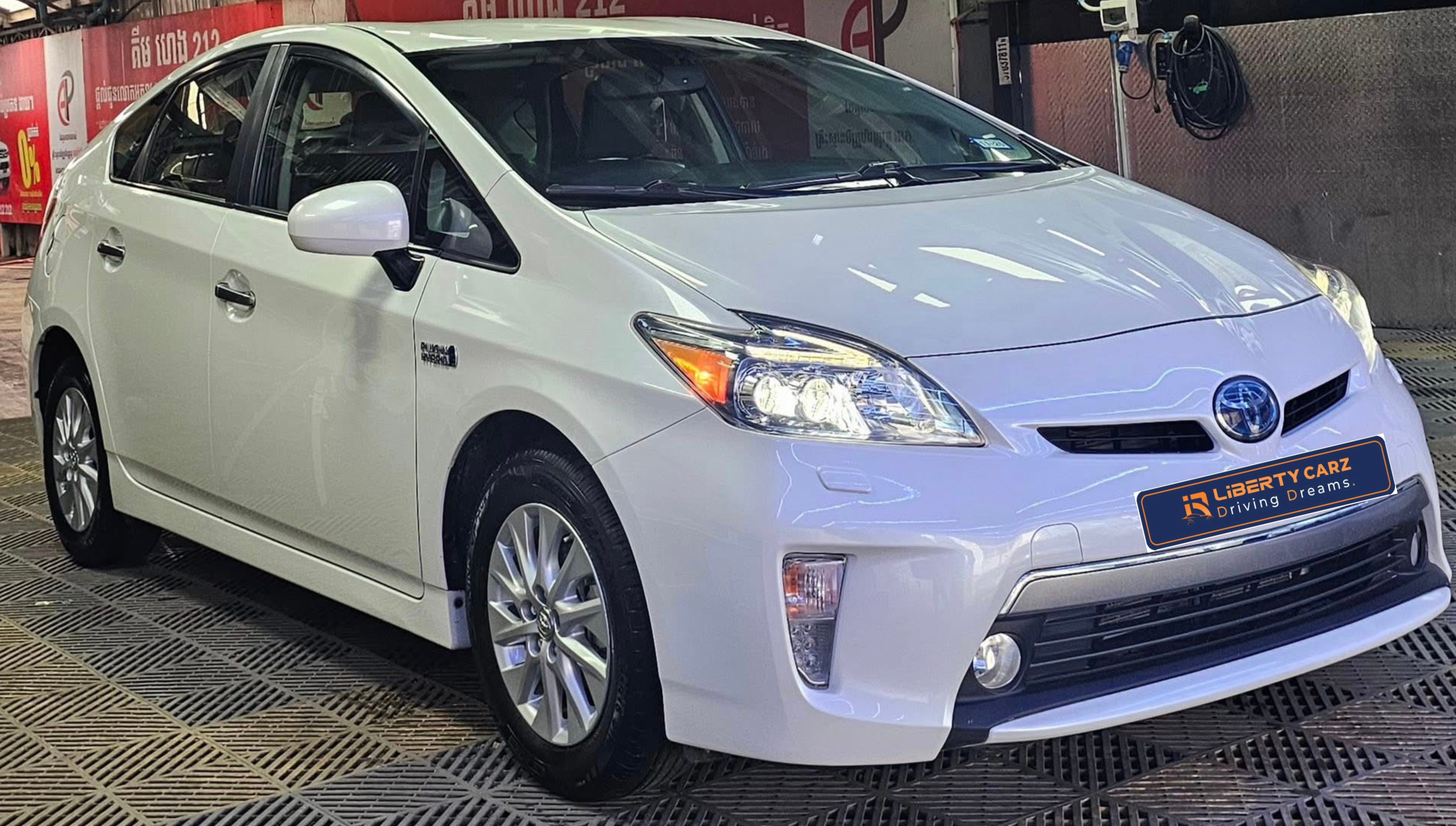តូយ៉ូតា Prius Plug In 2012forsale