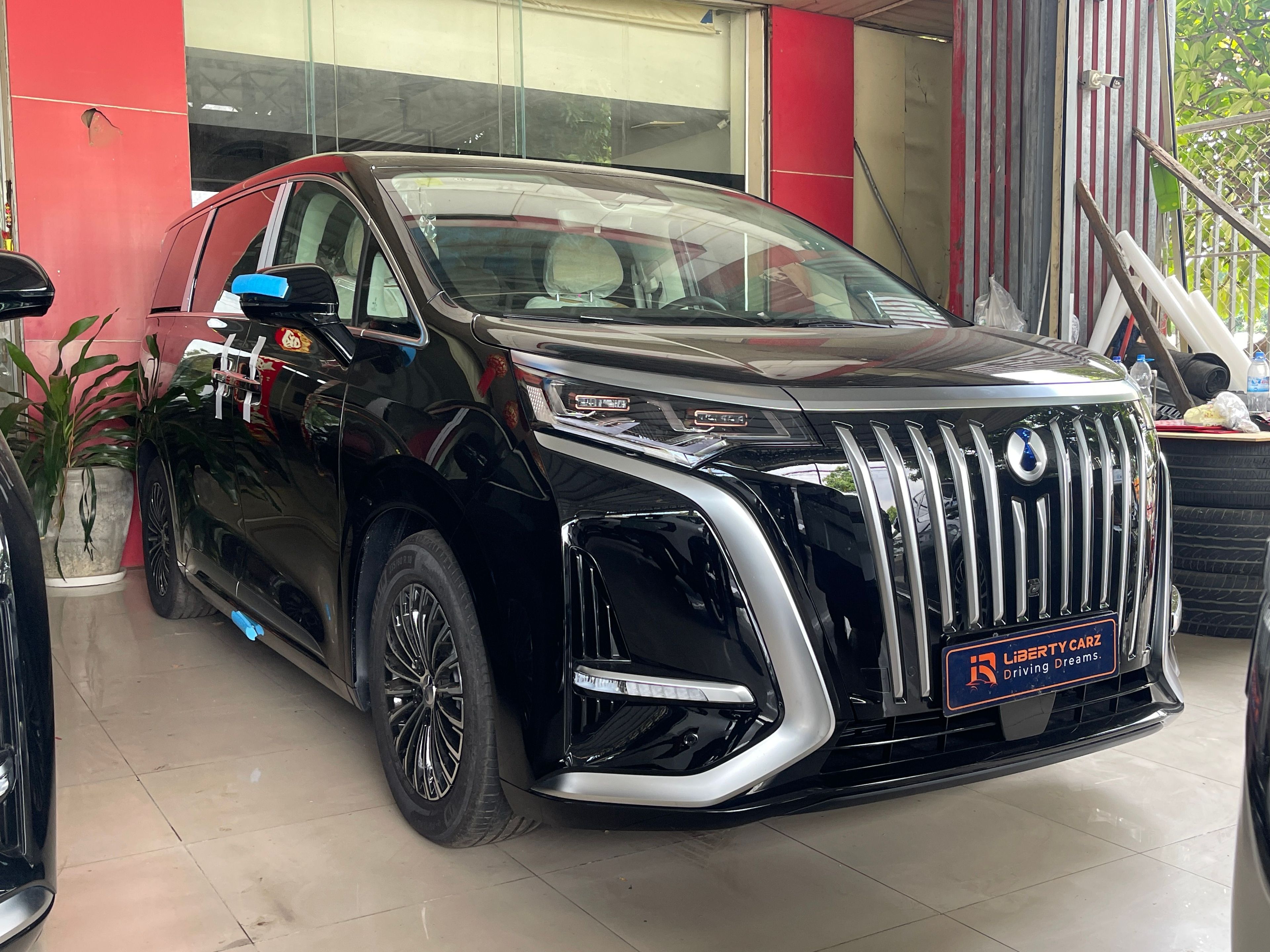 DENZA D9 EV 2025