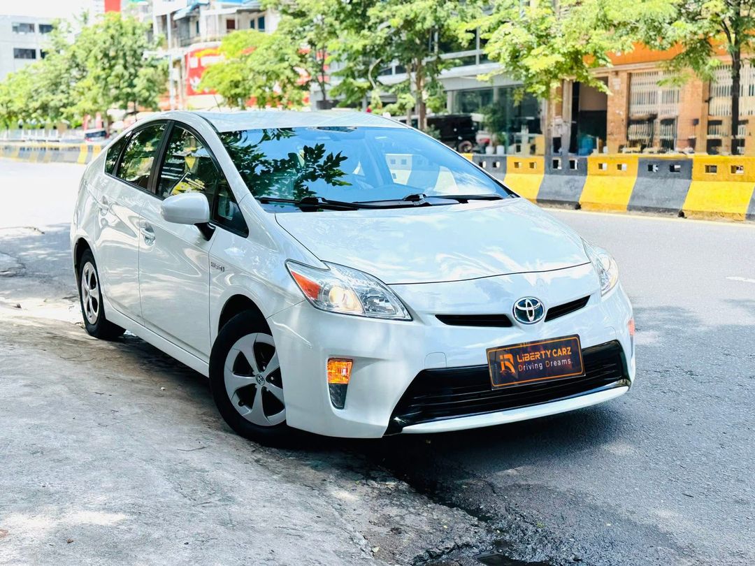 តូយ៉ូតា Prius 2014forsale
