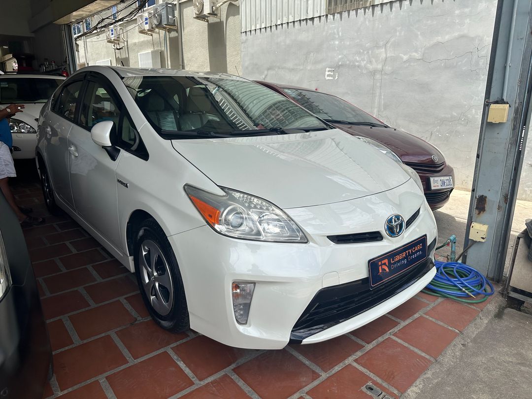 តូយ៉ូតា Prius 2014forsale