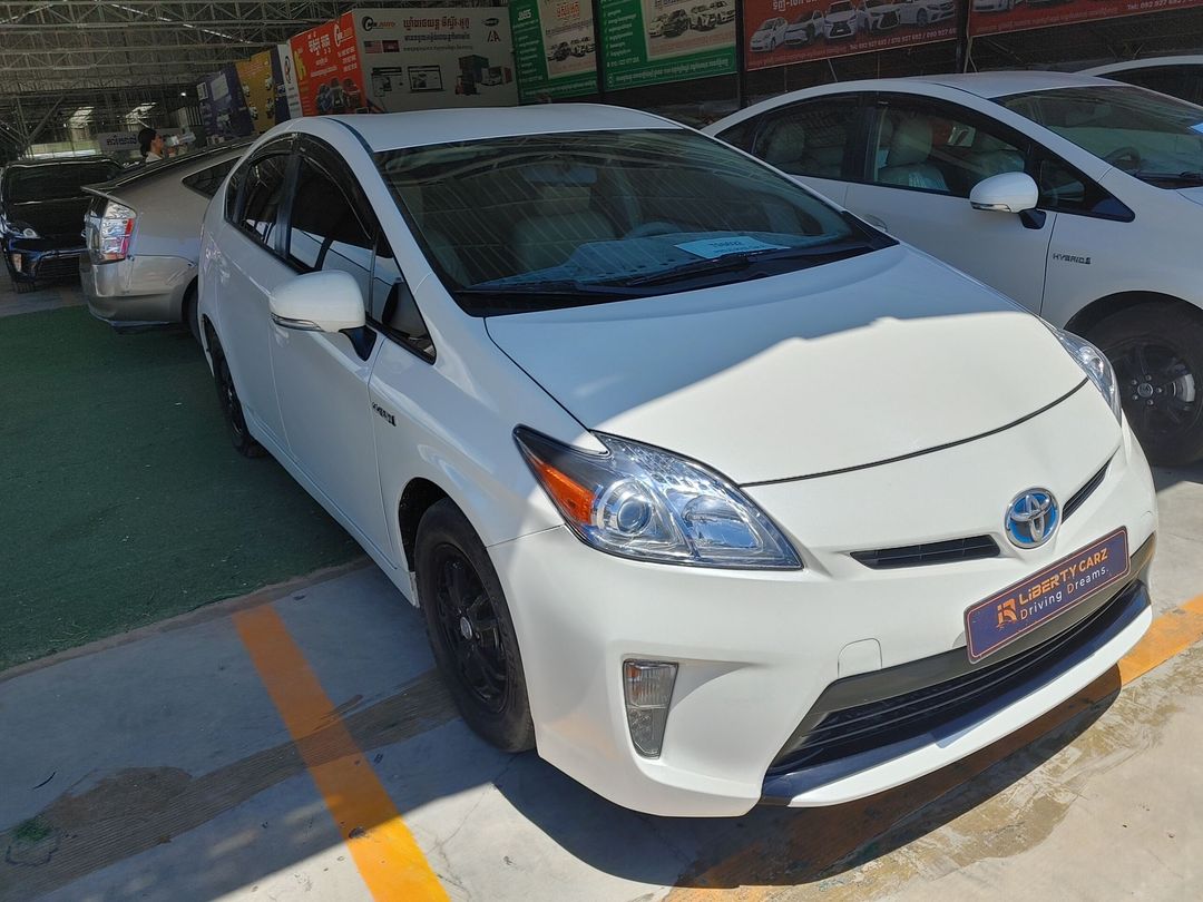 តូយ៉ូតា Prius 2013forsale