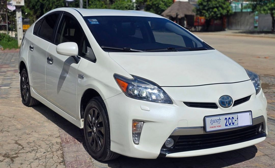 តូយ៉ូតា Prius Plug In 2012forsale