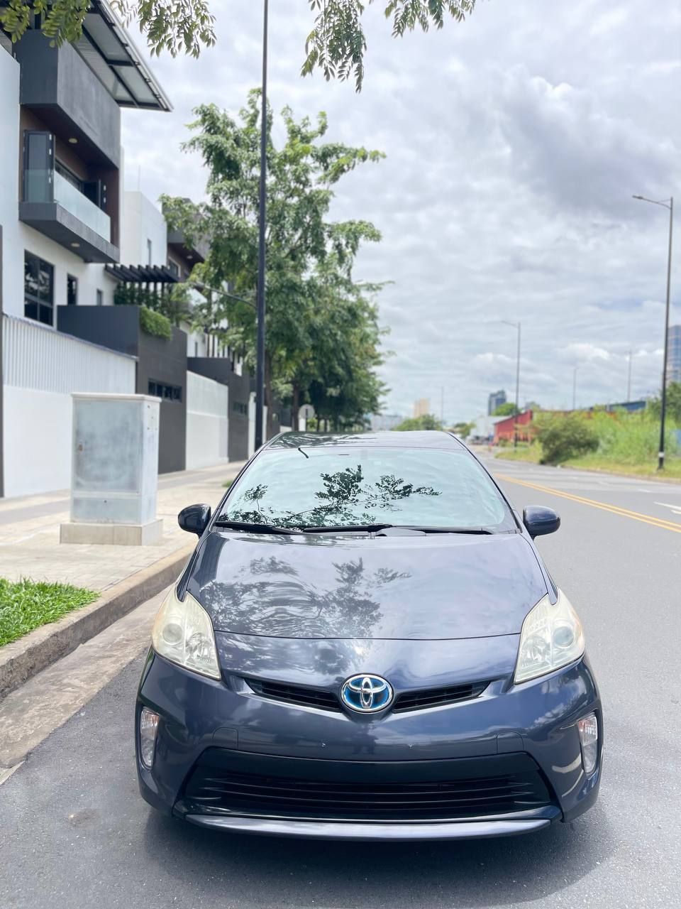 តូយ៉ូតា Prius 2012forsale