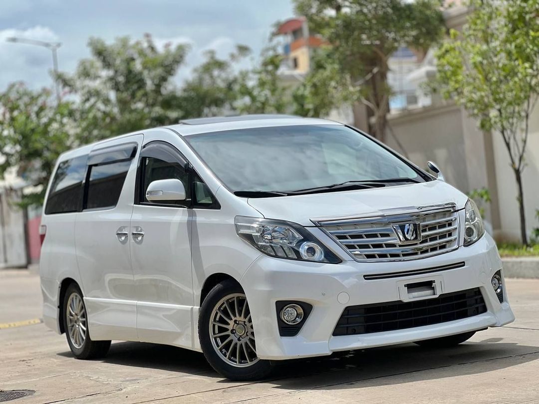 តូយ៉ូតា អាល់ហ្វា 2014forsale