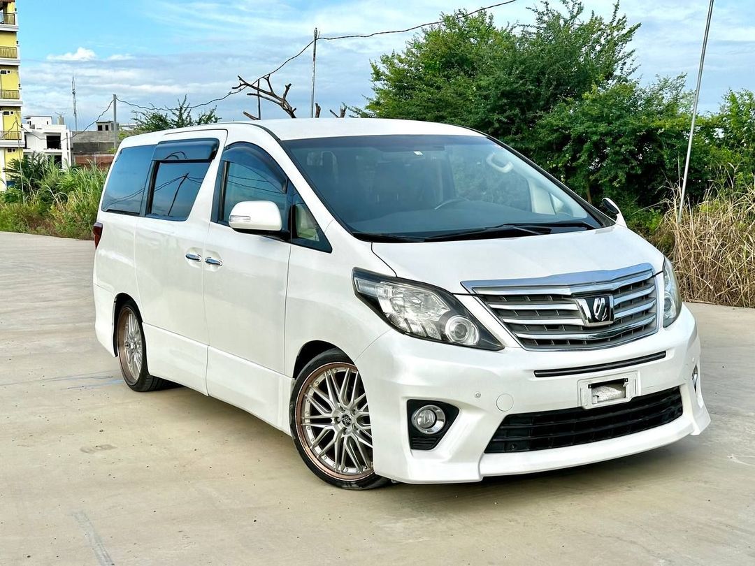 តូយ៉ូតា អាល់ហ្វា 2012forsale