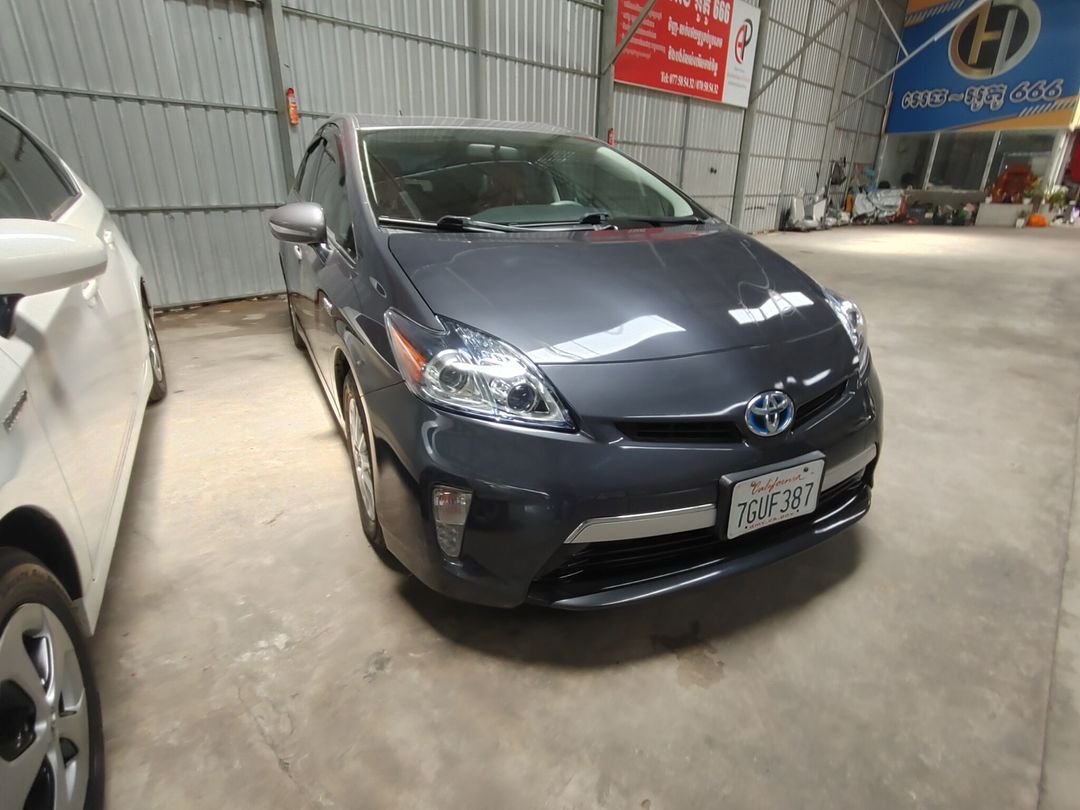 តូយ៉ូតា Prius 2013forsale