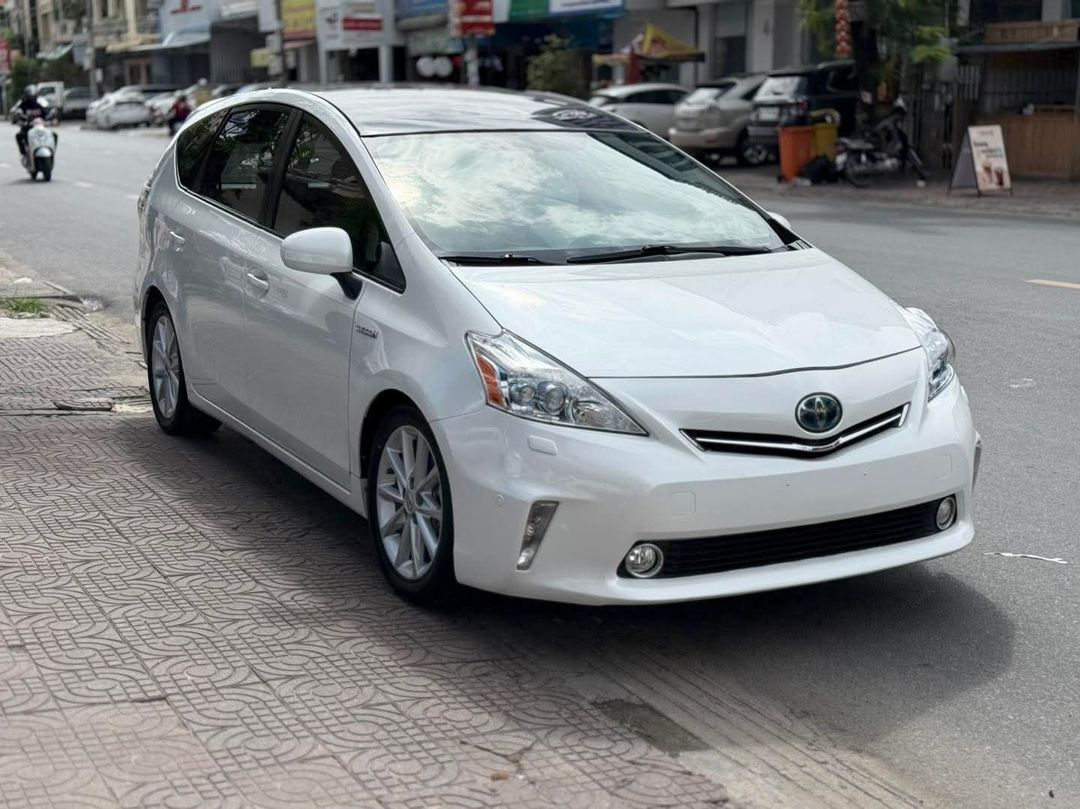 丰田 普锐斯 V 2012forsale