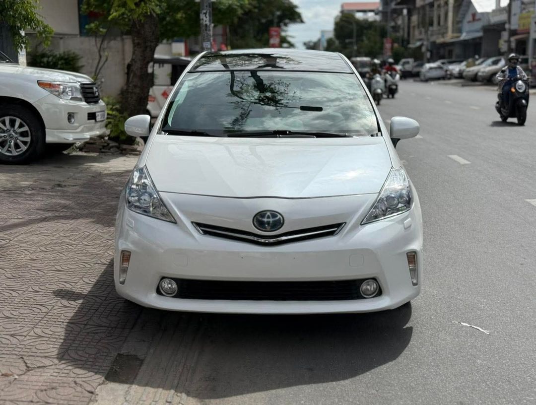 丰田 普锐斯 V 2012forsale